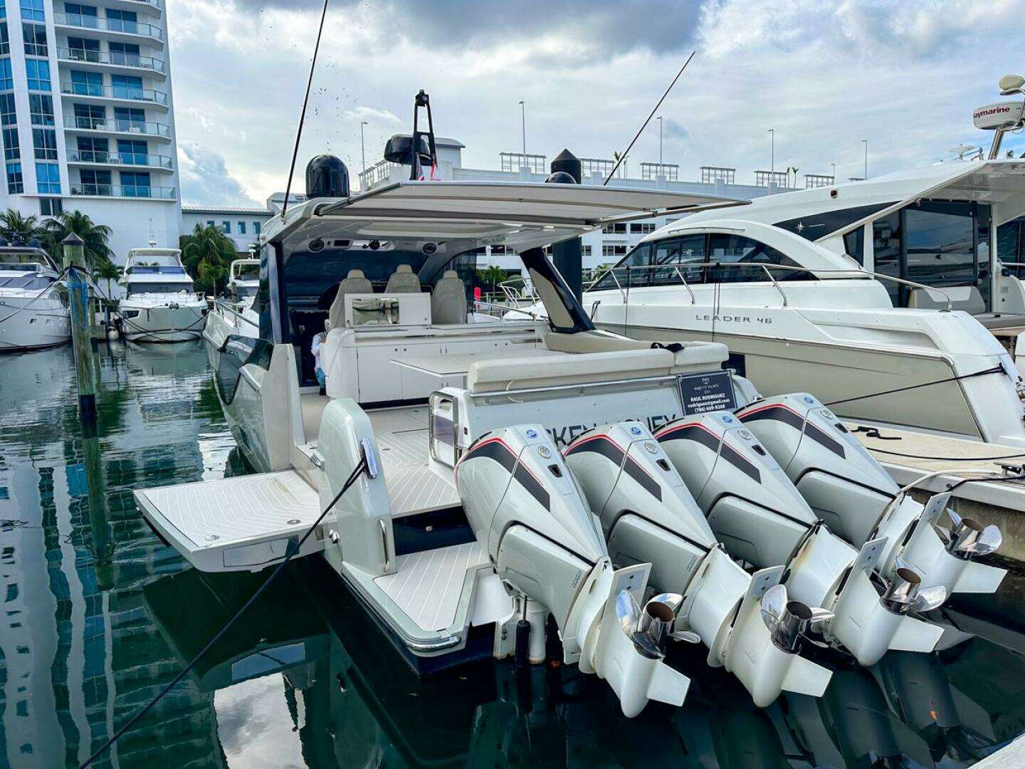2023 48' Azimut photo