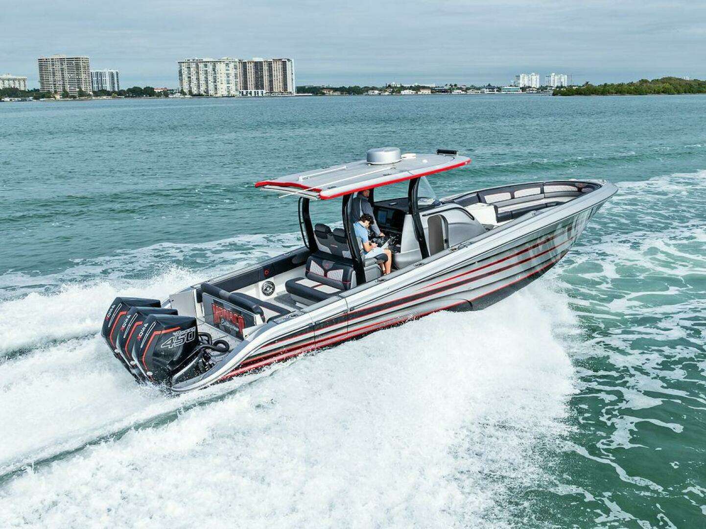 2021 39' Fountain photo