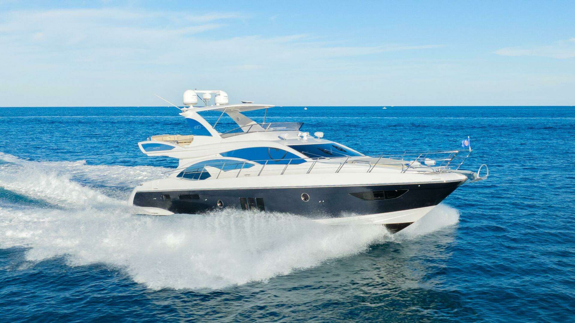 2017 60' Azimut photo