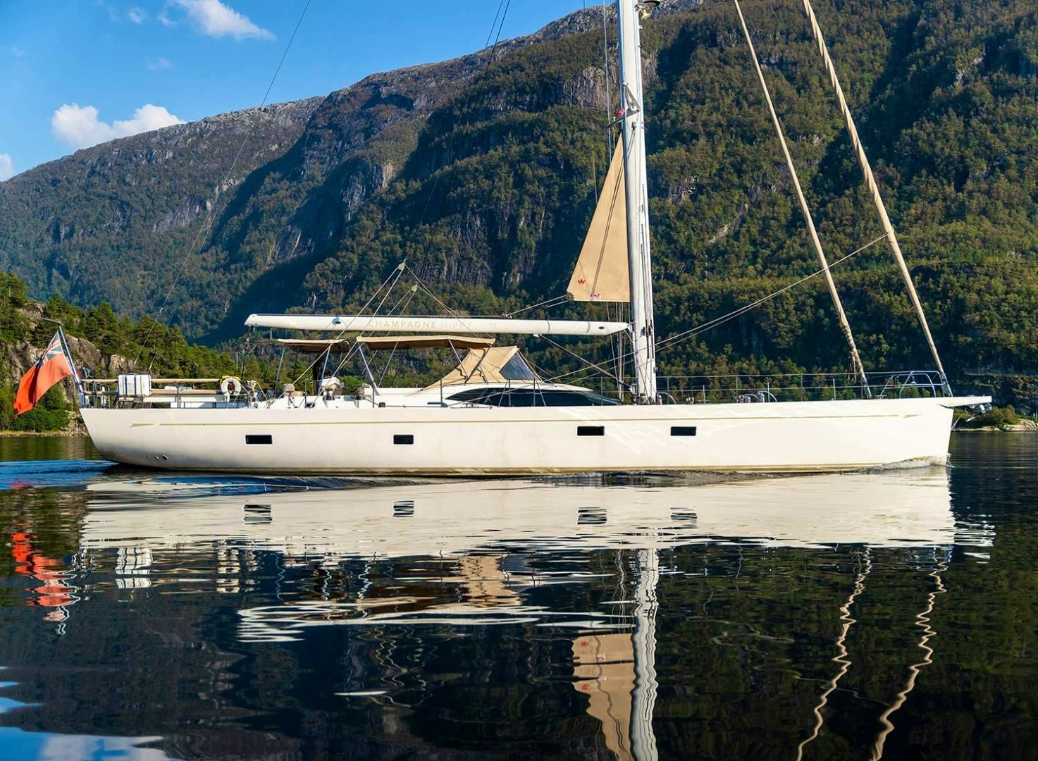 2014 85' Oyster Yachts photo