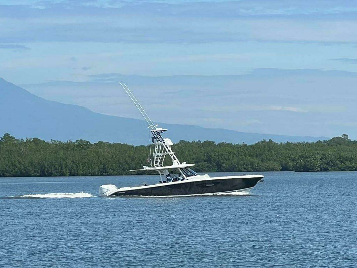 2022 42' Pursuit photo