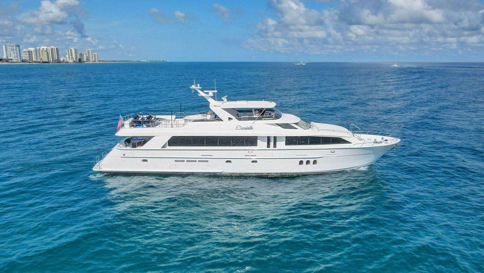 2005 100' Hatteras photo