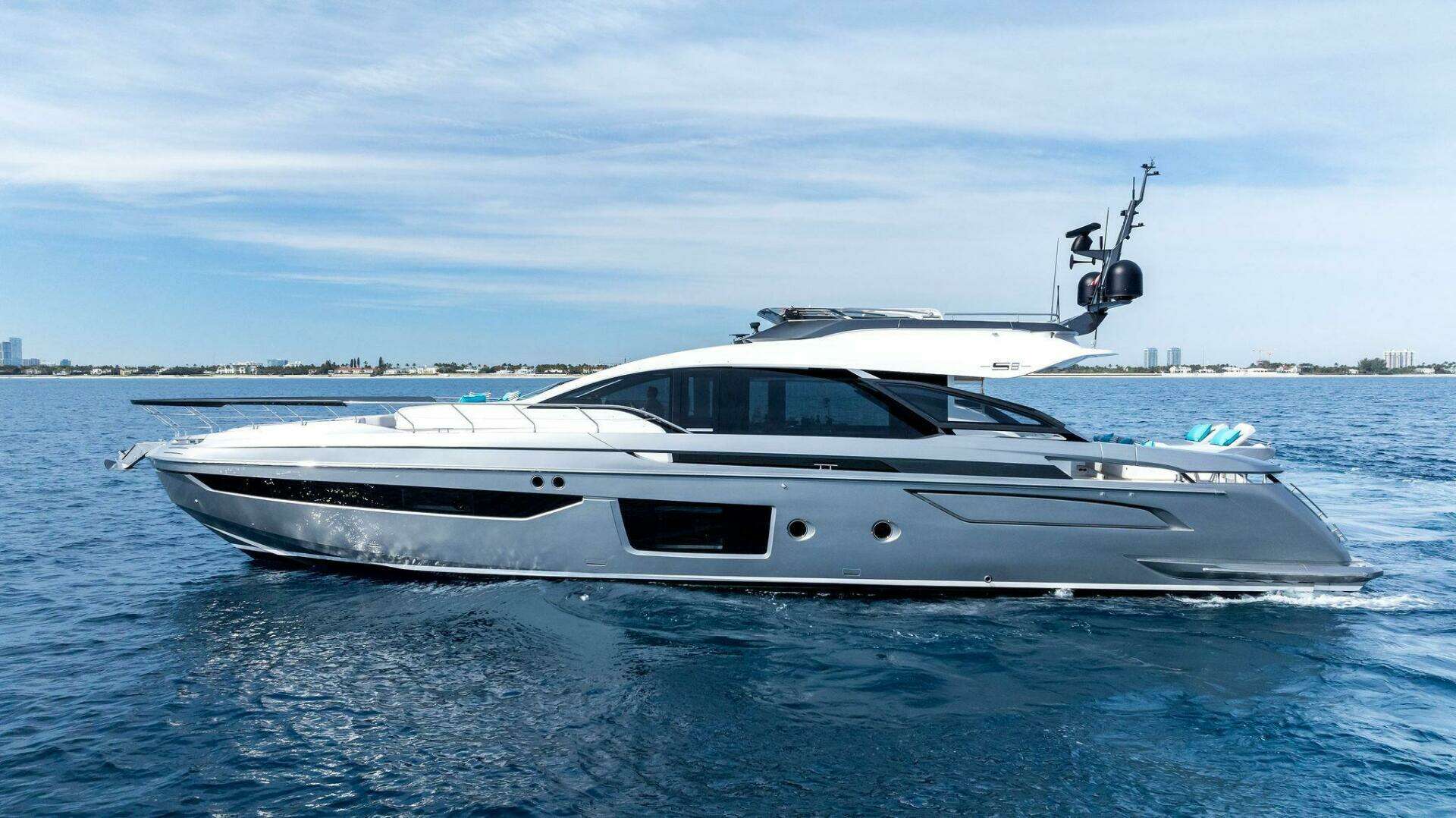 2022 80' Azimut photo