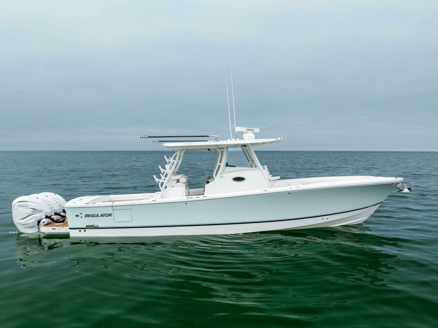 2023 37' Regulator photo