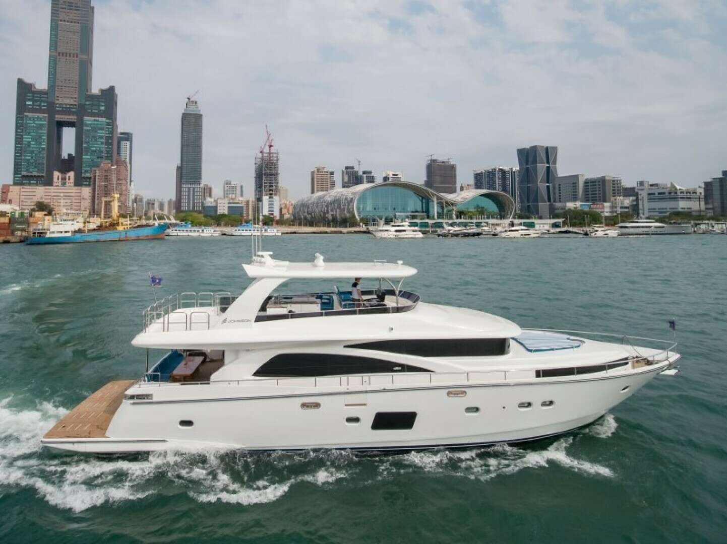 2027 80' Johnson photo