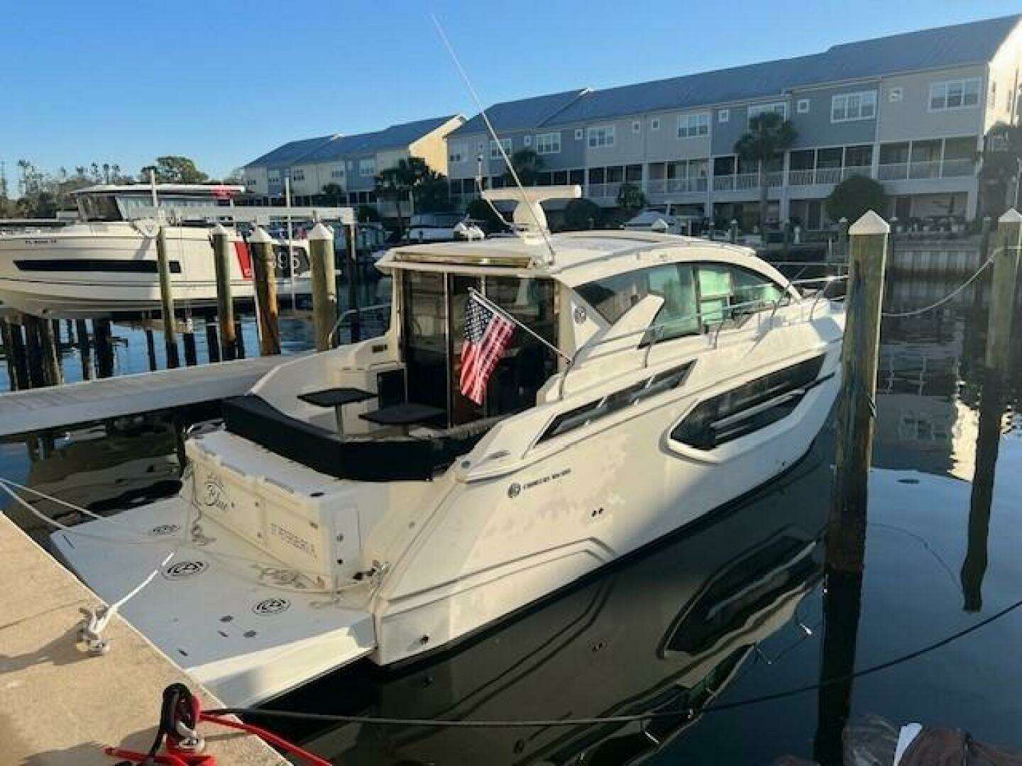 2018 42' Cruisers Yachts photo