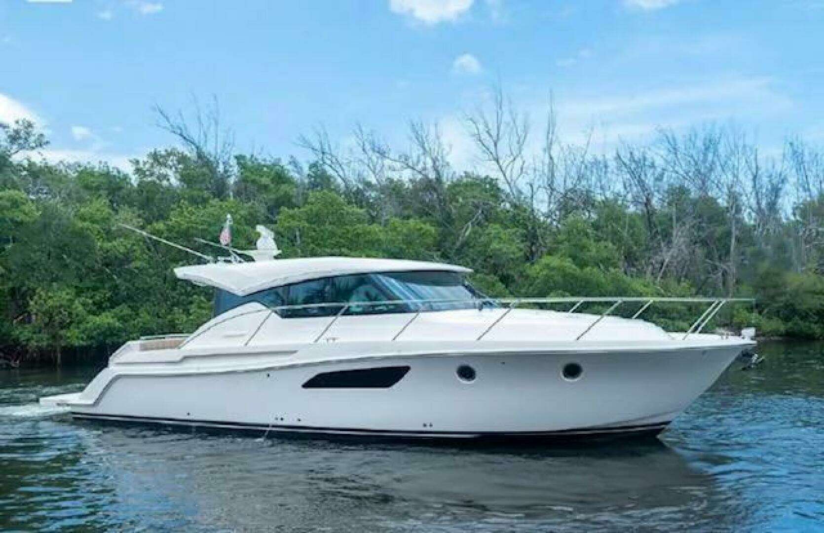 2015 44' Tiara Yachts photo