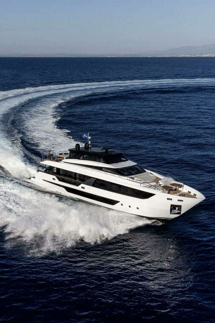 2022 100' Ferretti Yachts photo