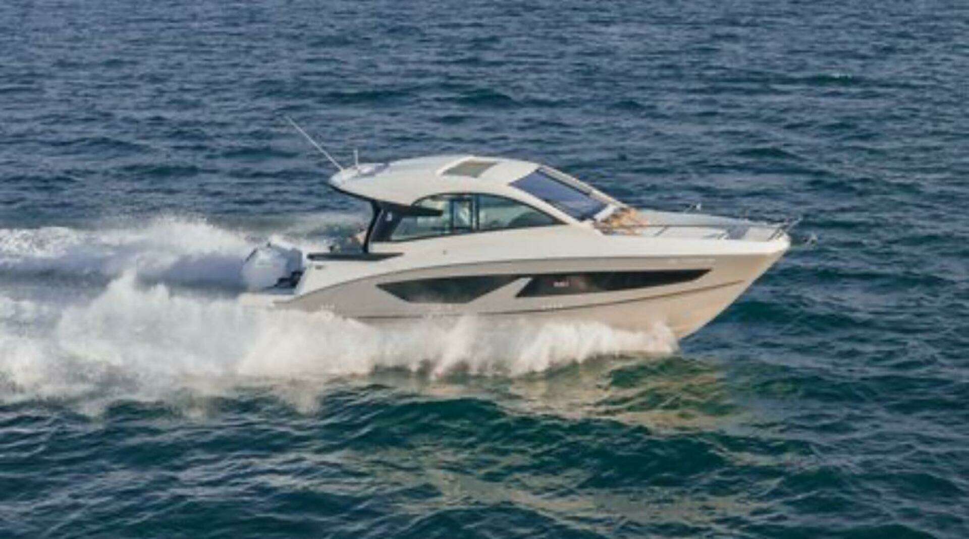 2021 32' Beneteau photo