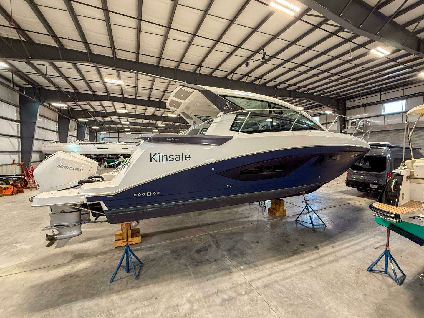 2022 36' Beneteau photo