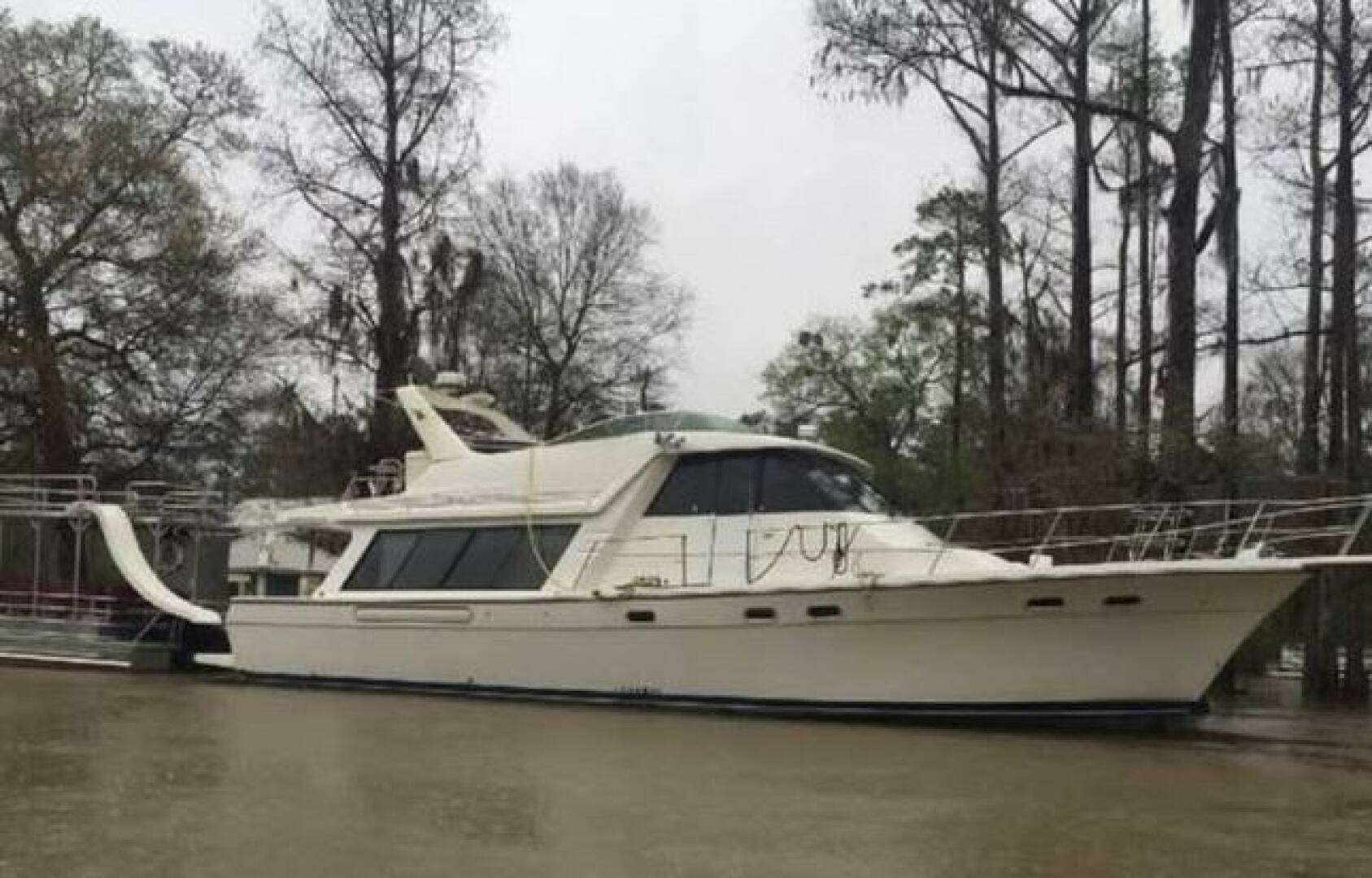 2000 47' Bayliner photo