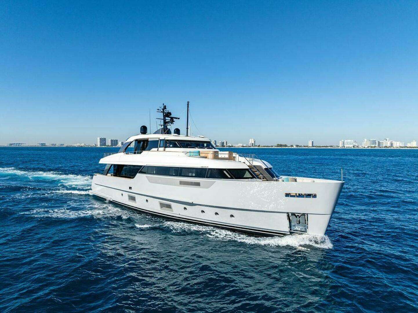 2021 96' Sanlorenzo photo