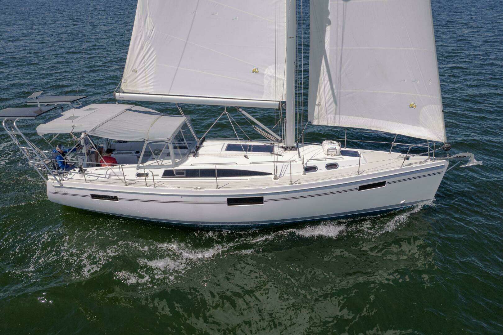 2023 42' Catalina photo