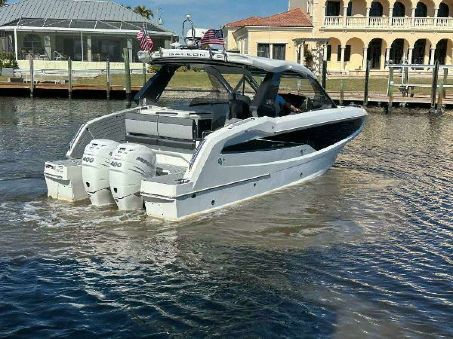 2022 32' Galeon photo
