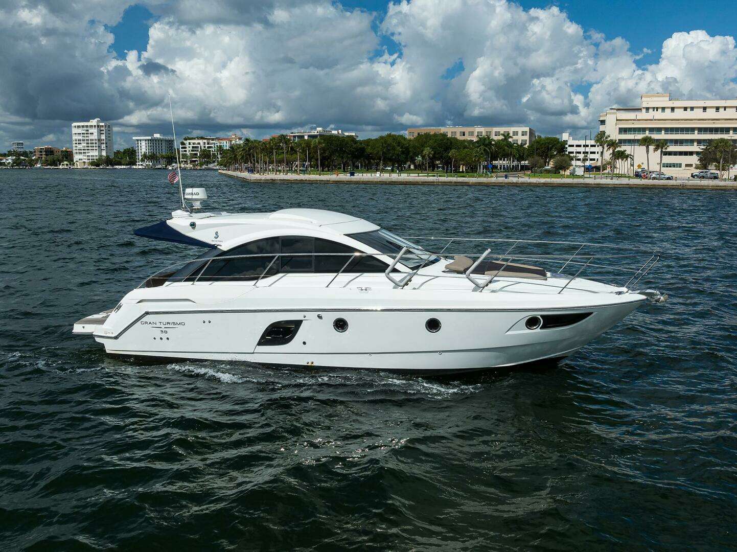2015 38' Beneteau photo