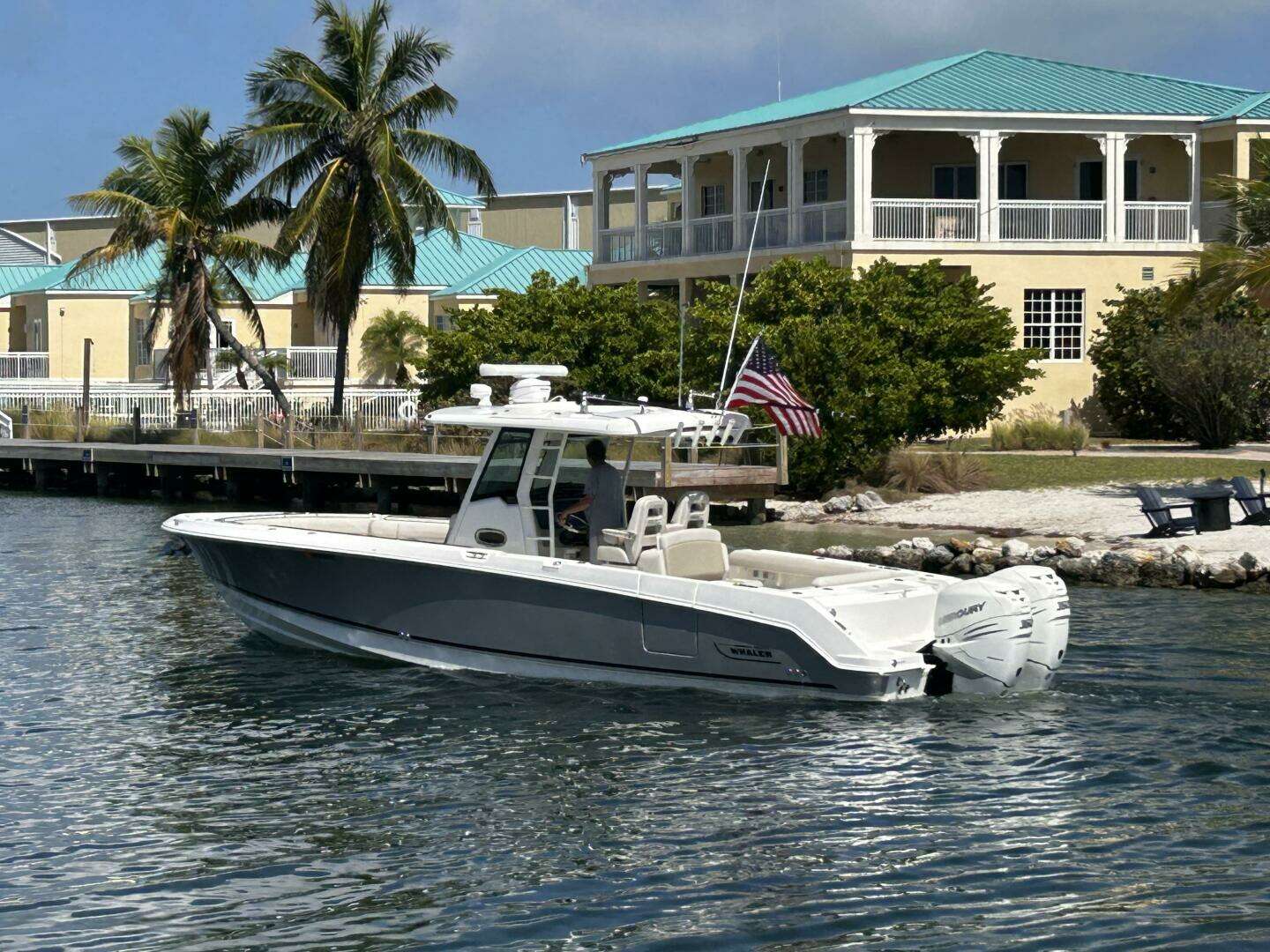 2017 33' Boston Whaler photo