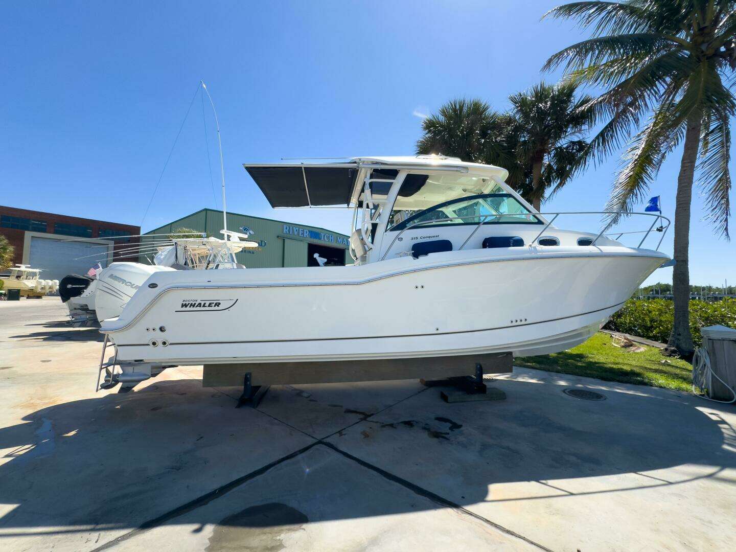 2018 31' Boston Whaler photo