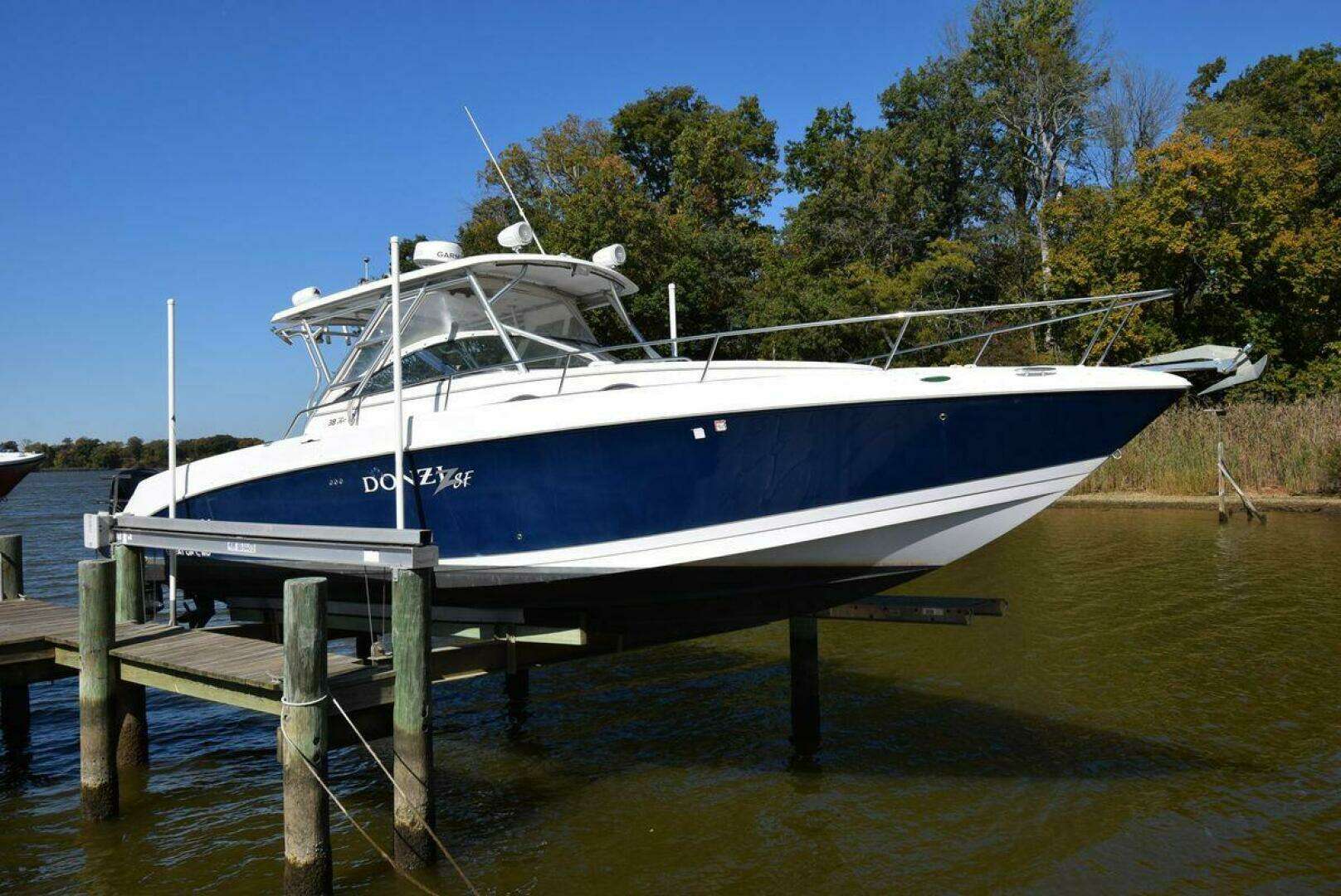 2005 38' Donzi photo