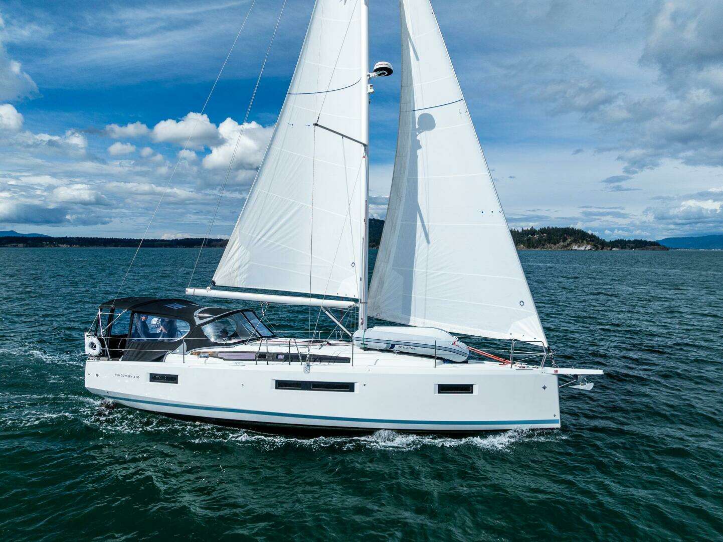 2022 41' Jeanneau photo