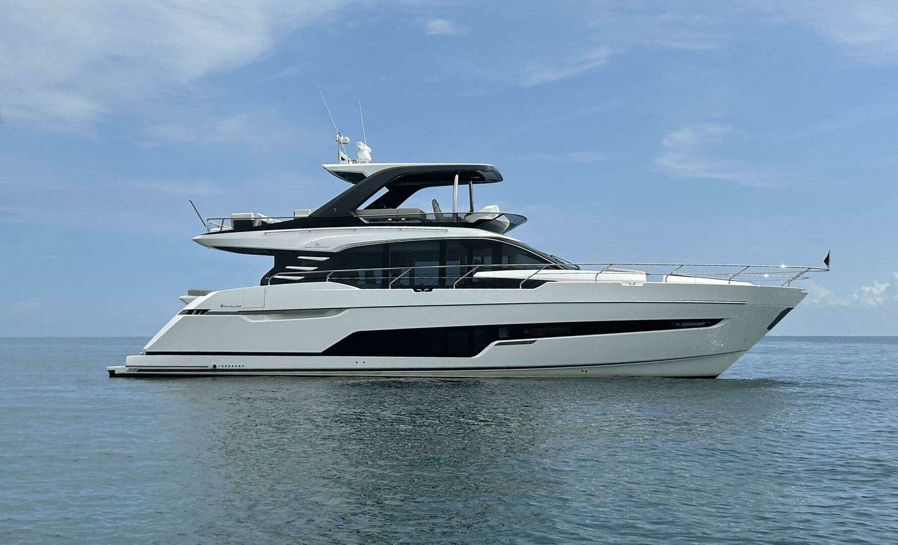 2024 68' Fairline photo