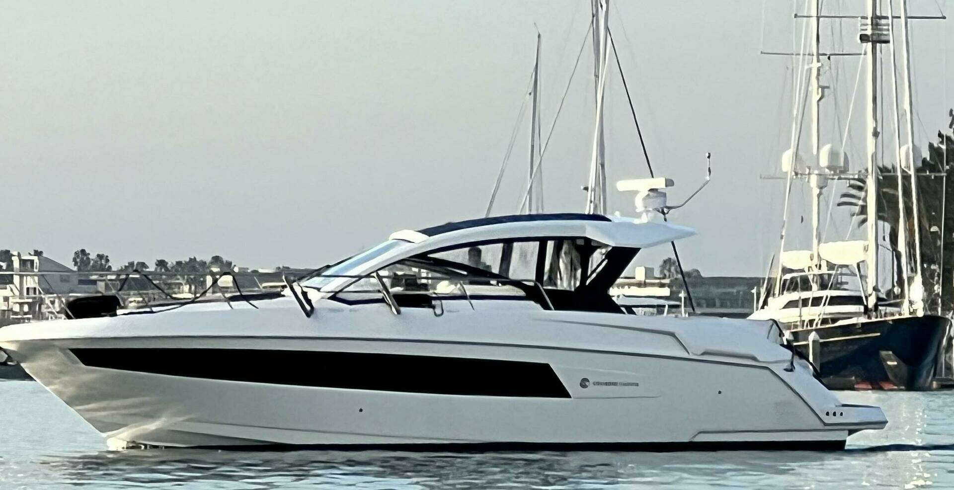 2017 39' Cruisers Yachts photo