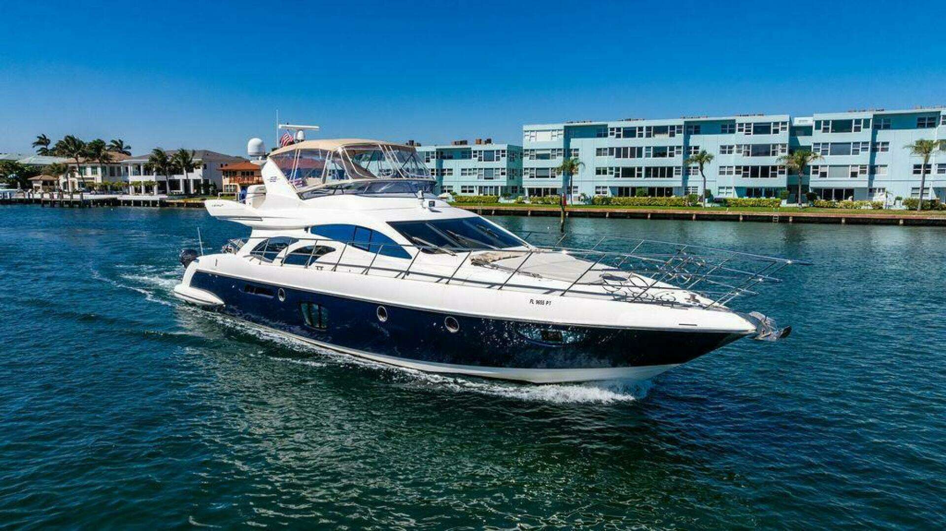 2010 62' Azimut photo