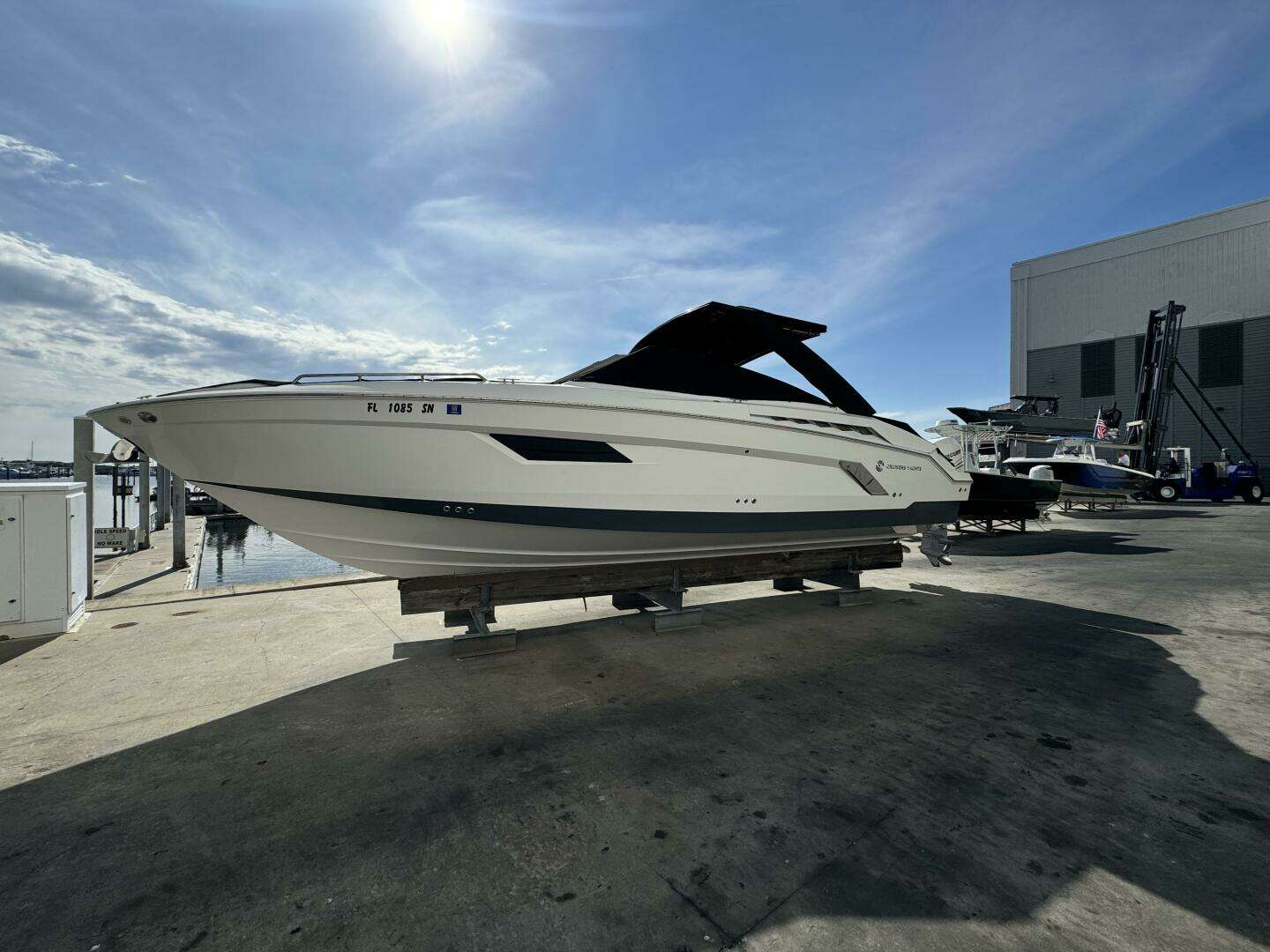 2019 34' Cruisers Yachts photo