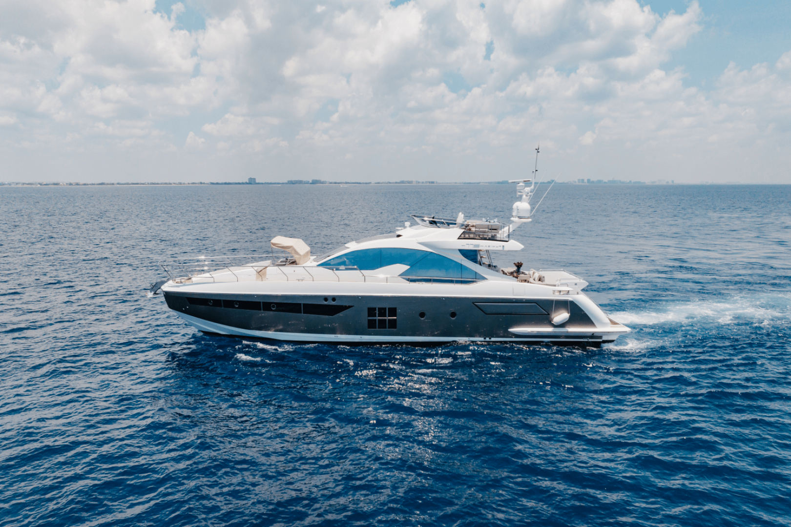 2019 77' Azimut photo