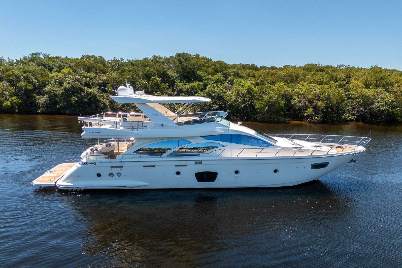 2010 75' Azimut photo