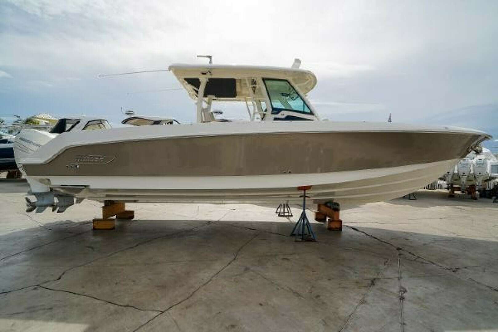 2018 38' Boston Whaler photo