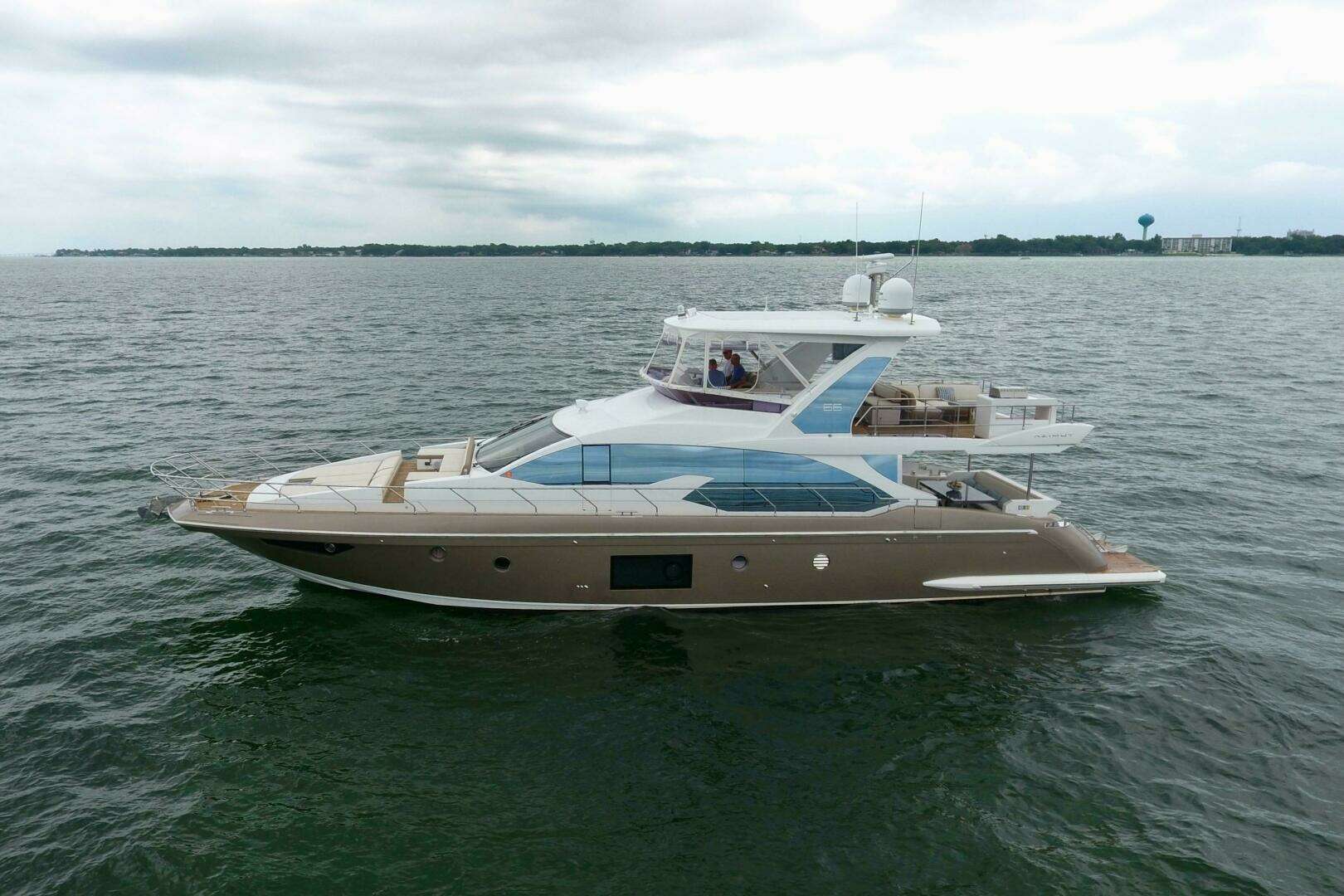 2016 66' Azimut photo