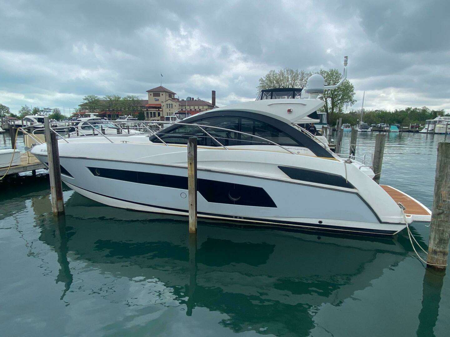 2013 40' Sunseeker photo