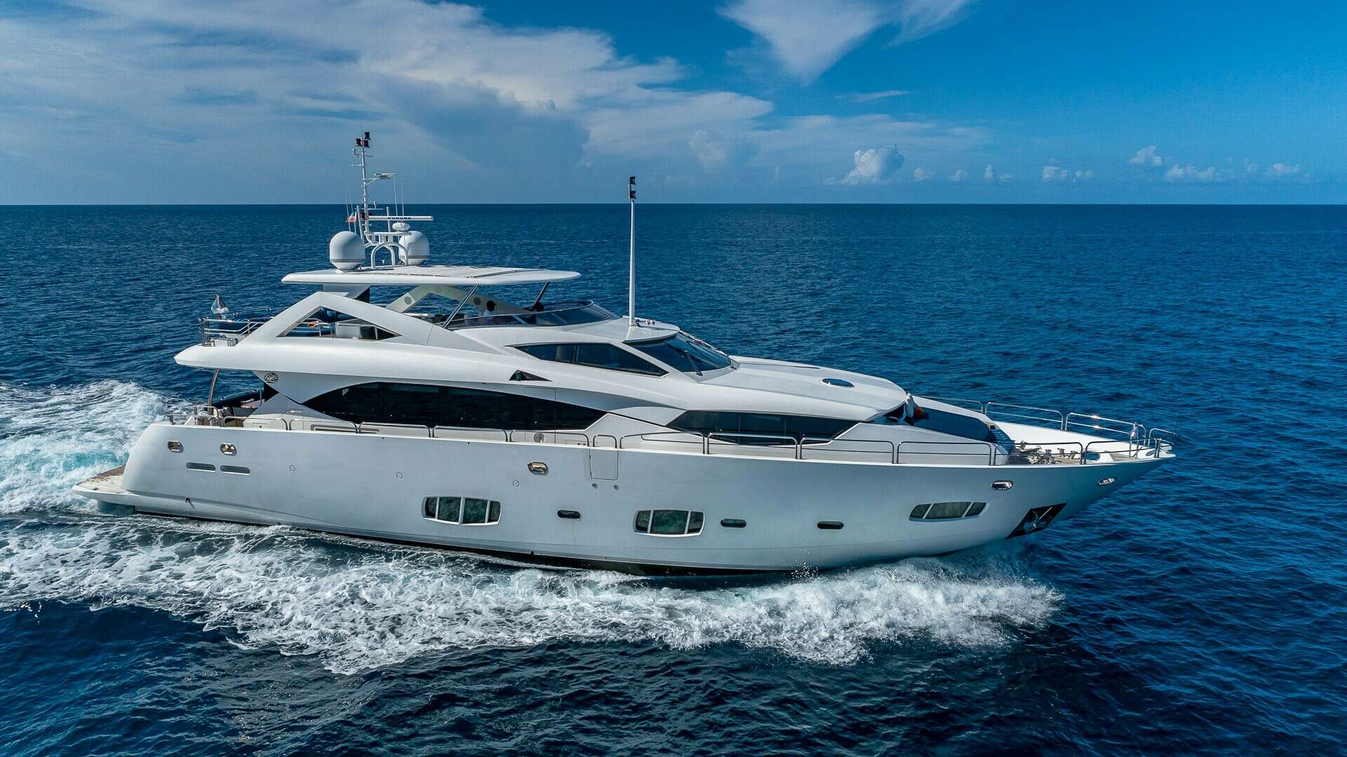 2010 98' Sunseeker photo
