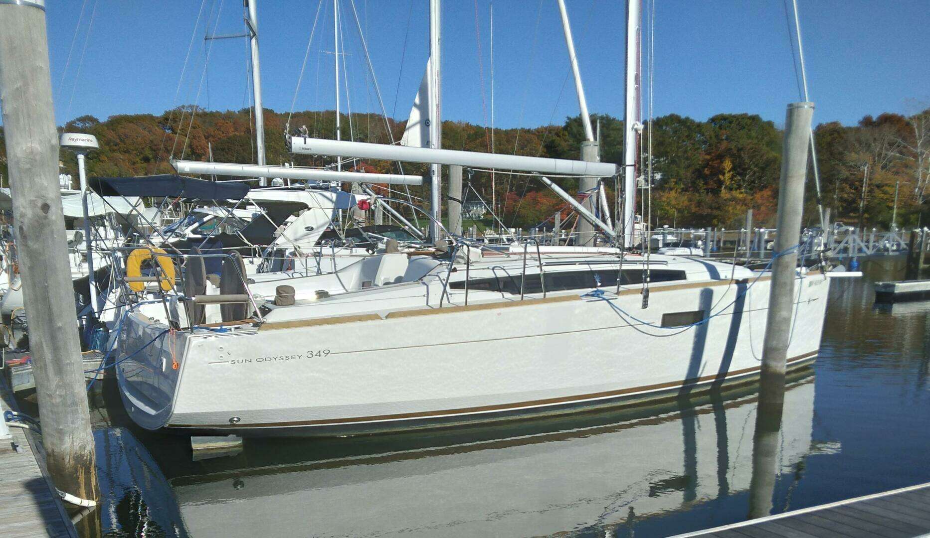 2021 34' Jeanneau photo