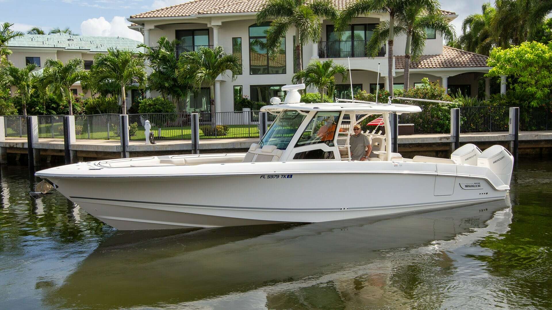 2023 38' Boston Whaler photo