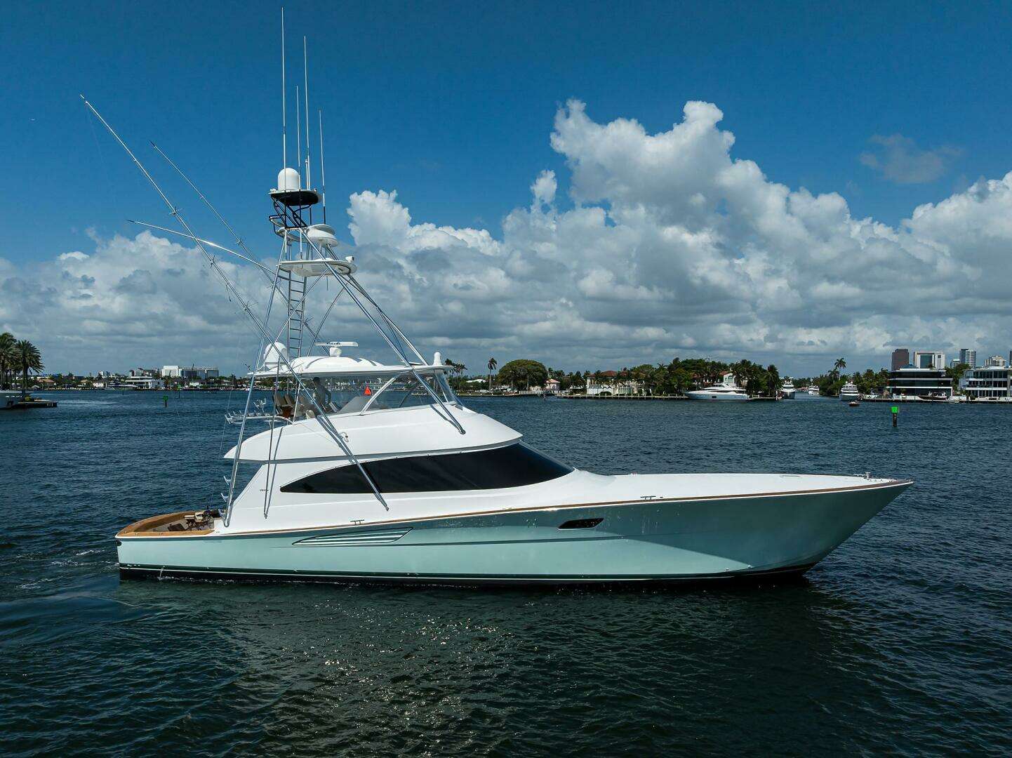 2021 72' Viking photo