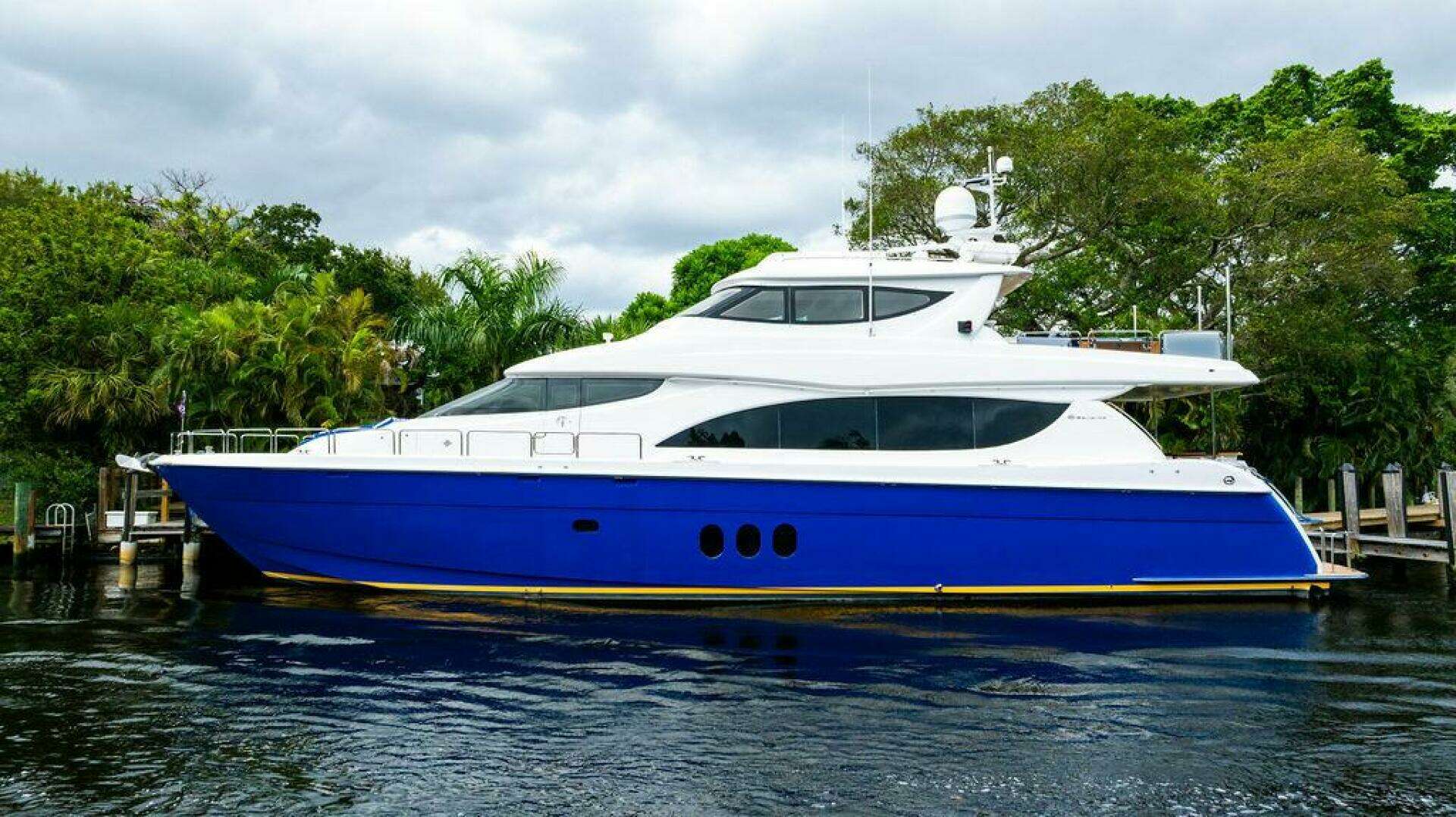 2007 80' Hatteras photo