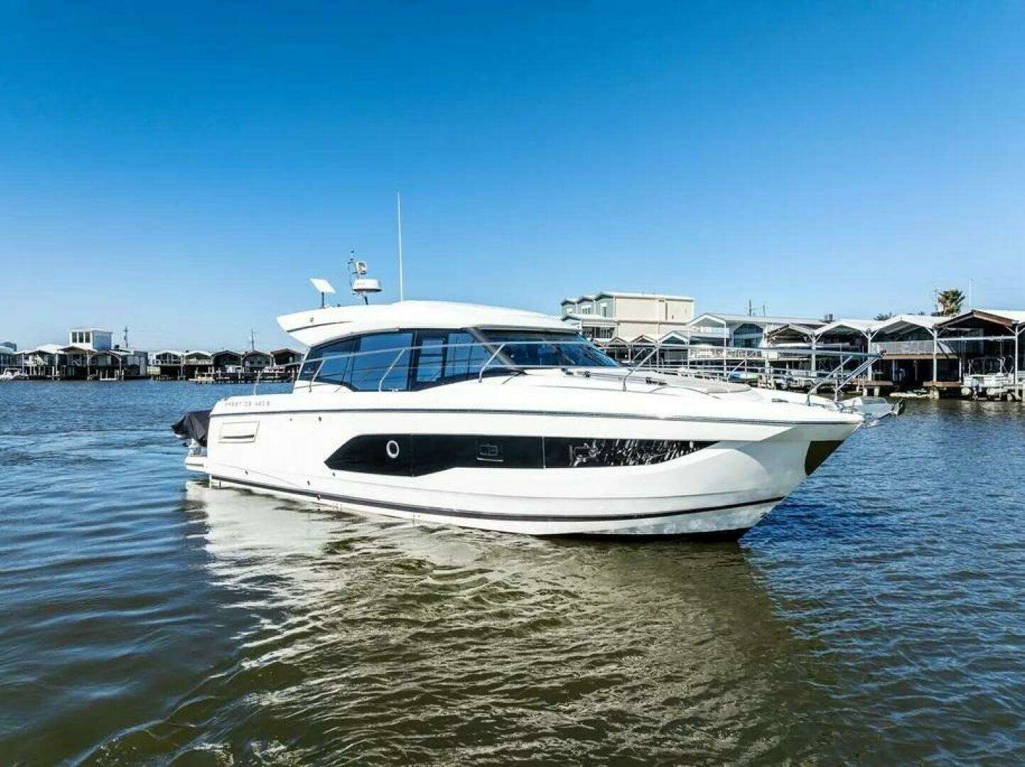 2020 42' Prestige photo