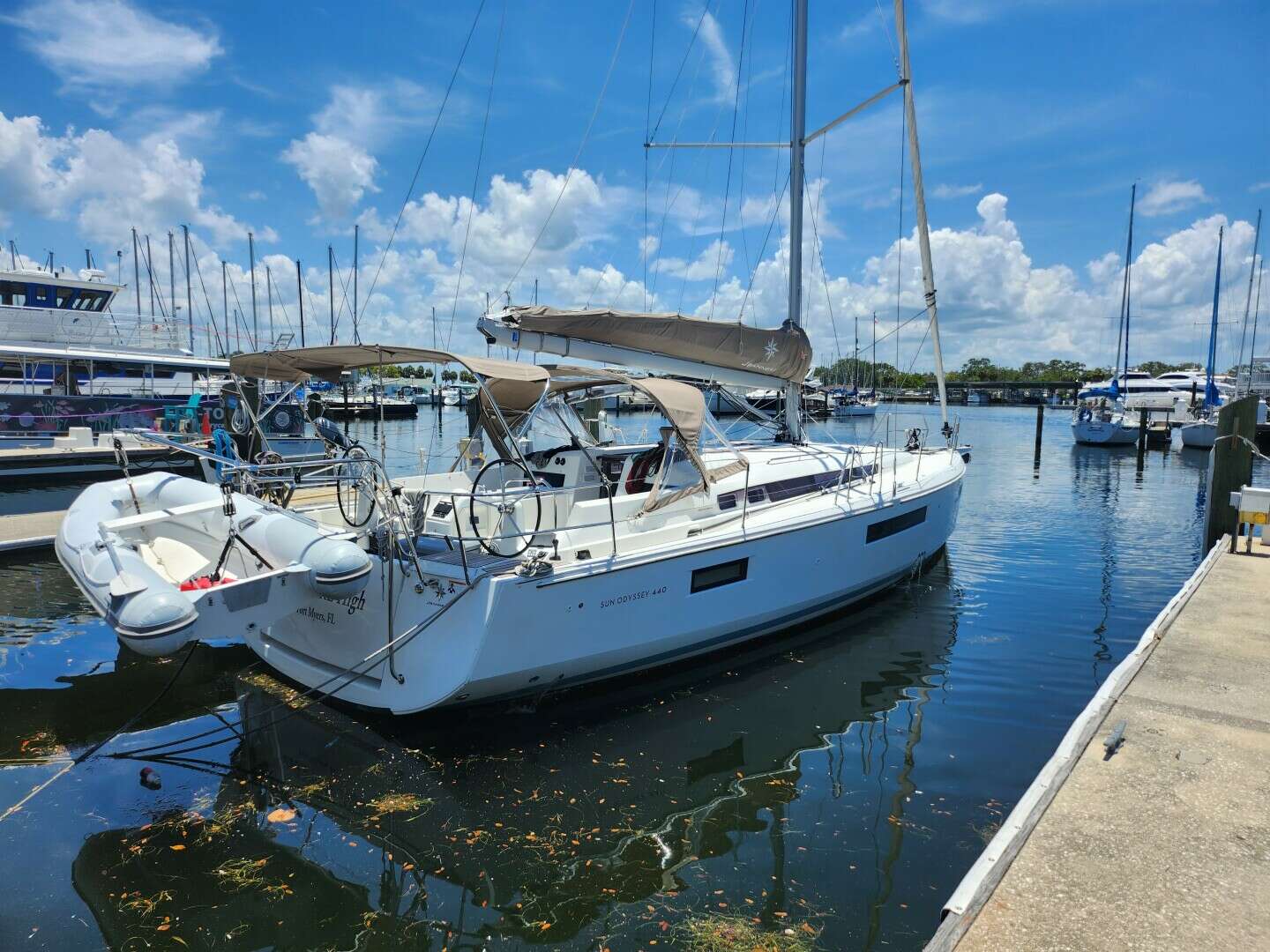 2023 44' Jeanneau photo