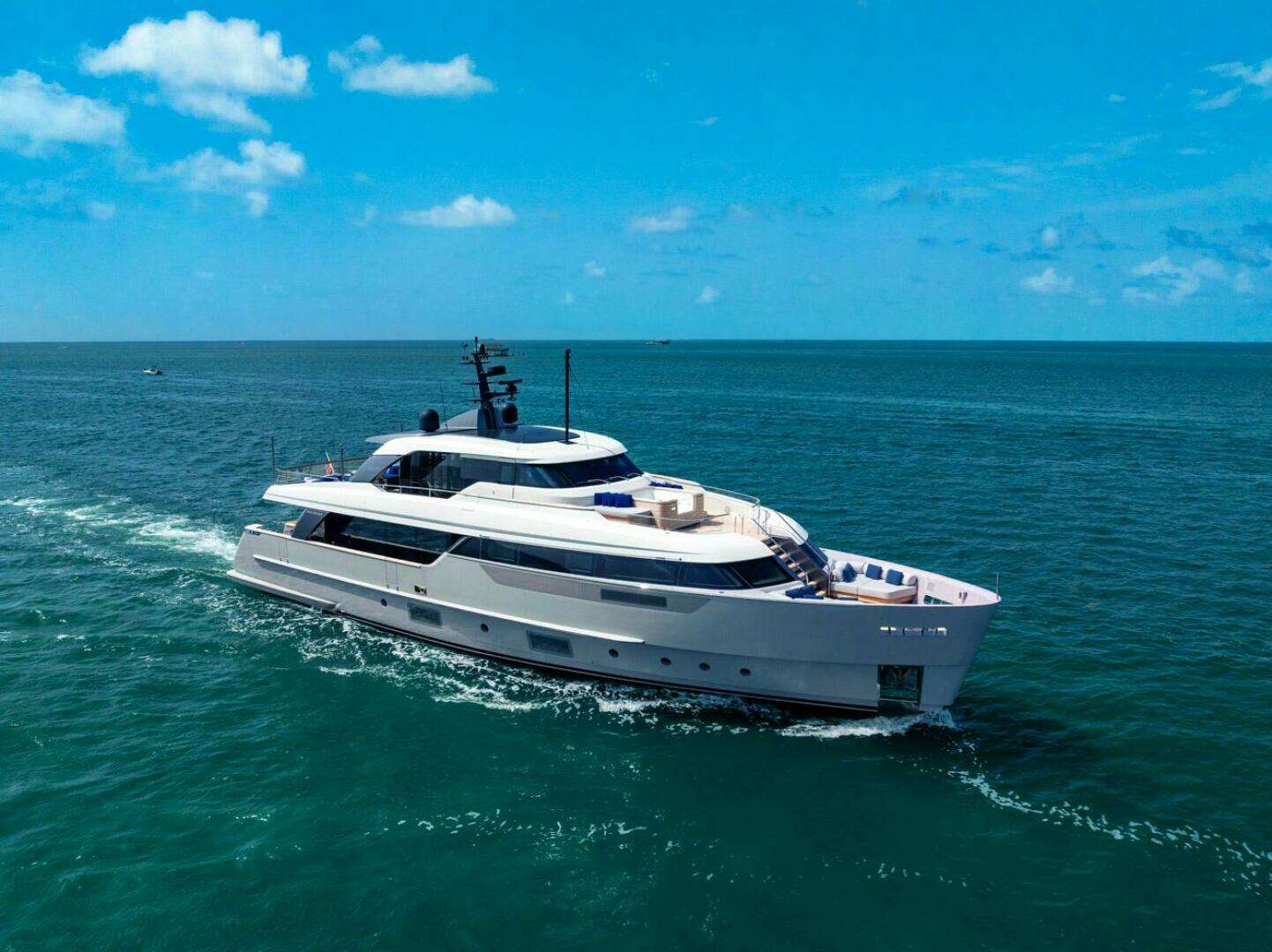 2022 96' Sanlorenzo photo