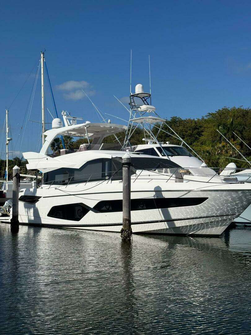 2022 68' Sunseeker photo