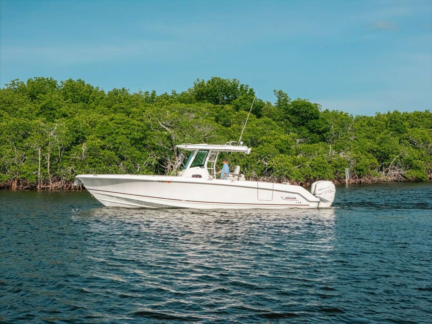 2019 33' Boston Whaler photo