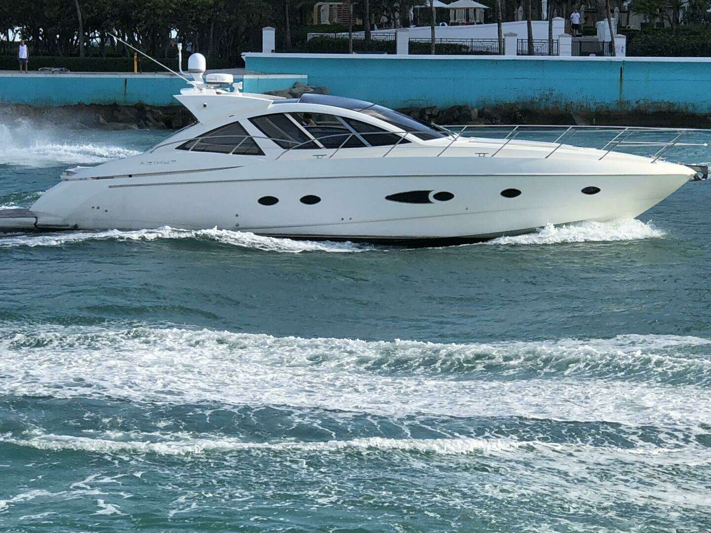 2010 54' Azimut photo