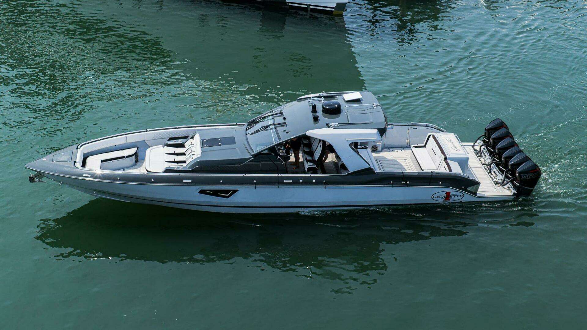 2025 52' Cigarette photo