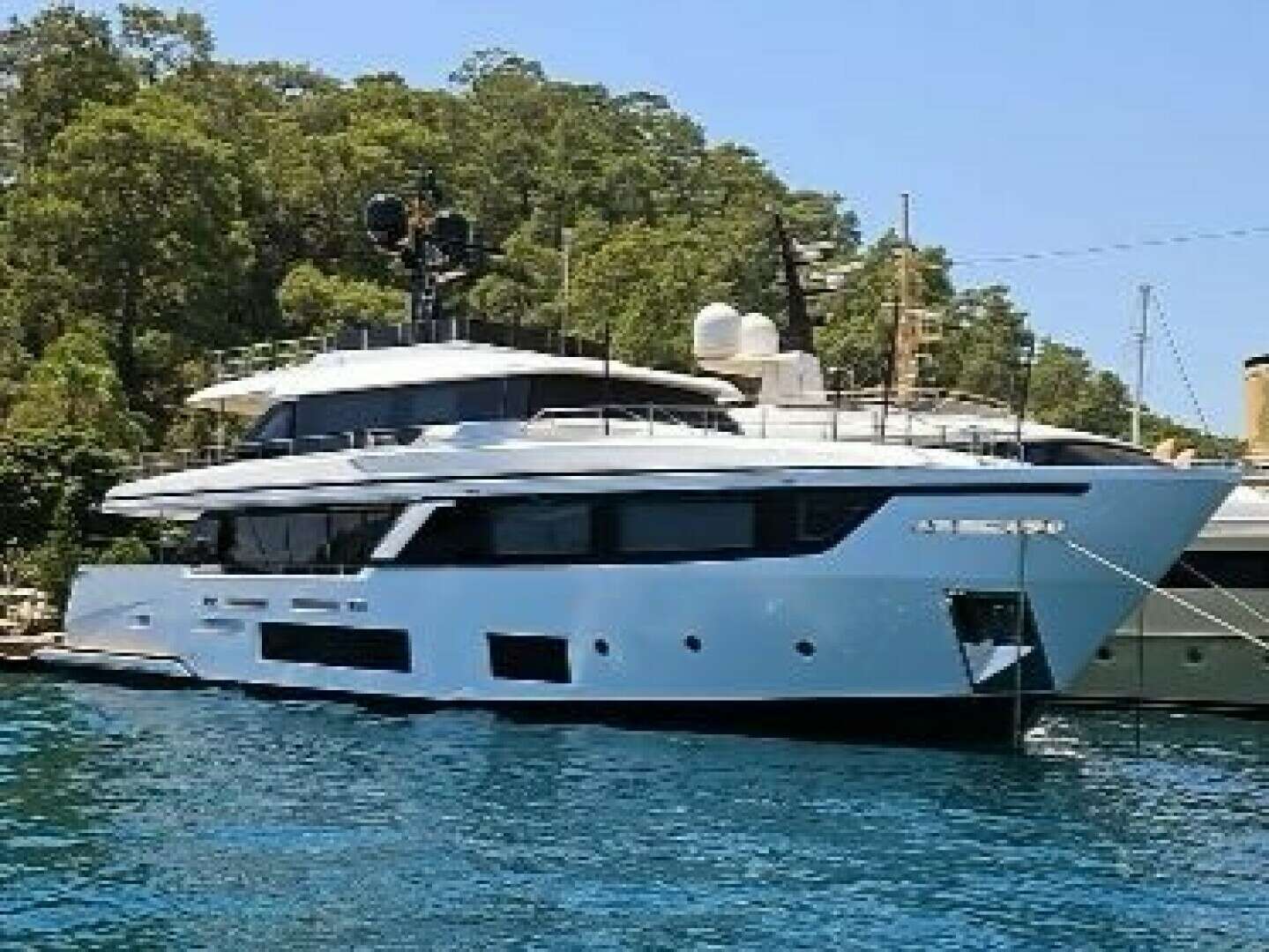 2023 98' Custom Line photo