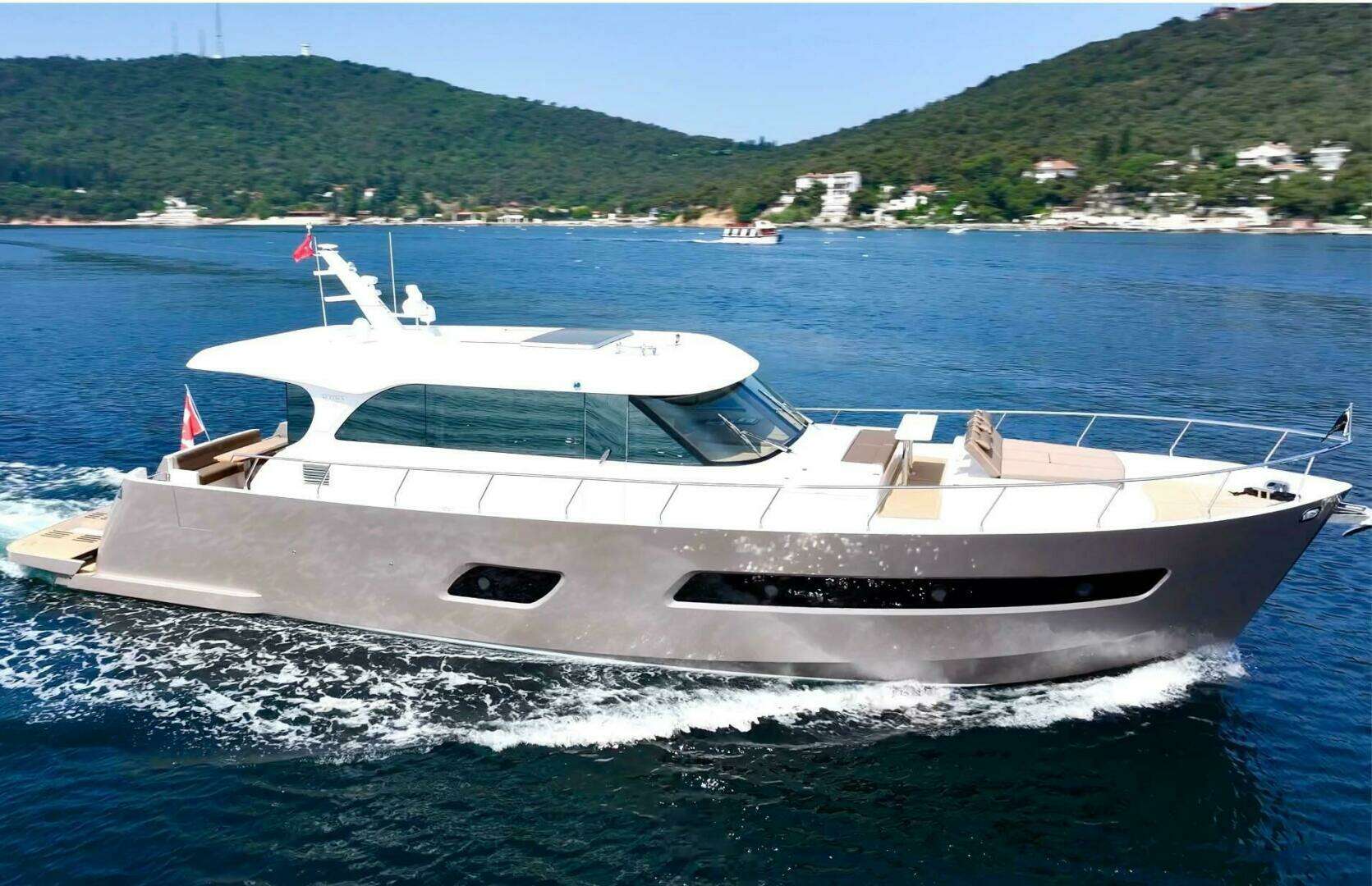 2025 65' Altima photo