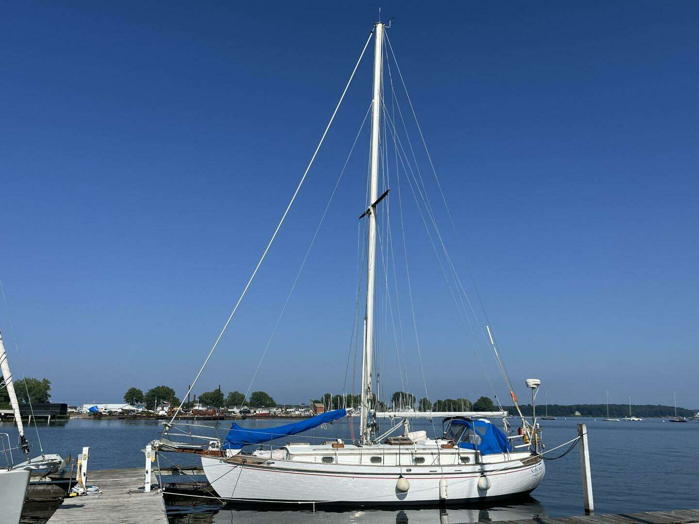 1982 37' Tayana photo