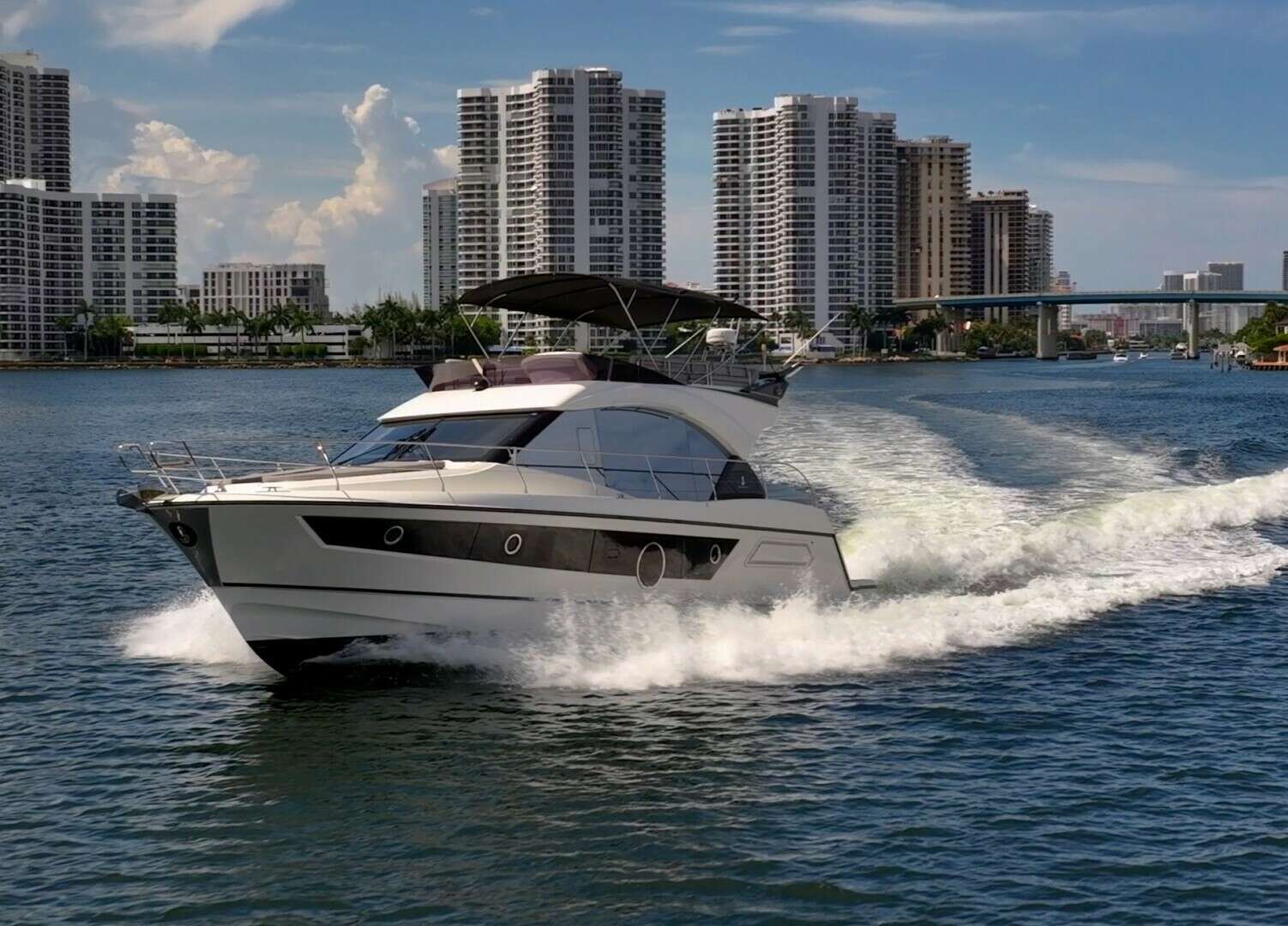 2021 52' Beneteau photo