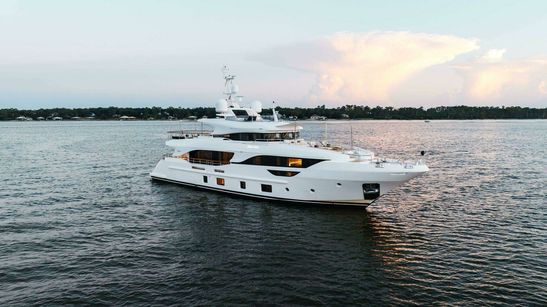 2019 95' Benetti photo