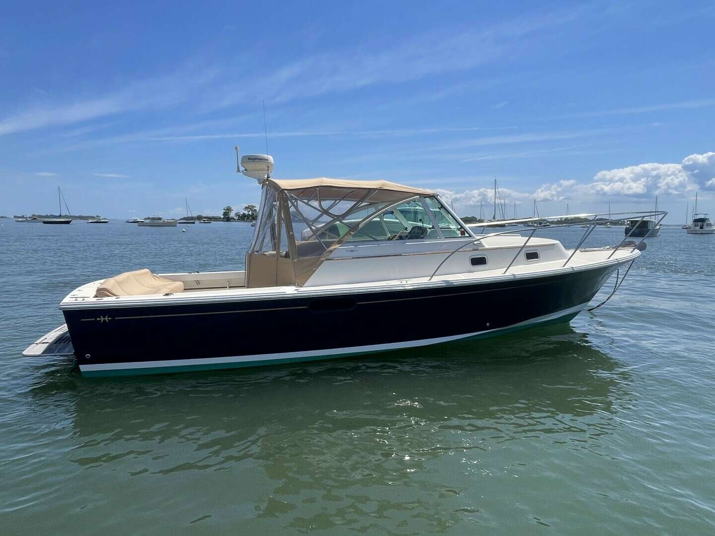 2004 29' Hunt Yachts photo